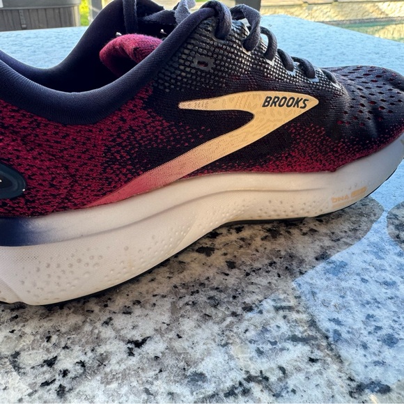 Brooks Women's Running Shoes - Black and Pink ghost 16 size 10 - Picture 5 of 9